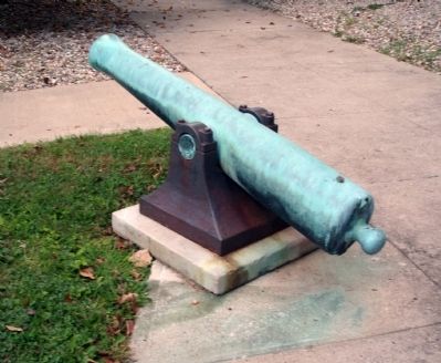Left - - Courthouse Cannon image. Click for full size.