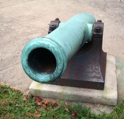 Muzzle - - Right - Courthouse Cannon image. Click for full size.