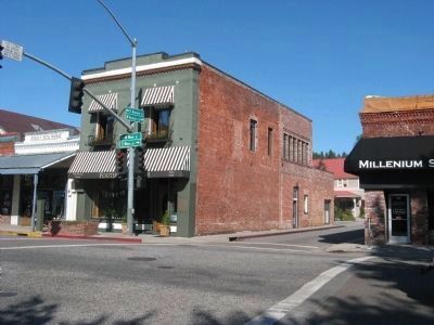 Loutzenheiser Pharmacy Building image. Click for full size.