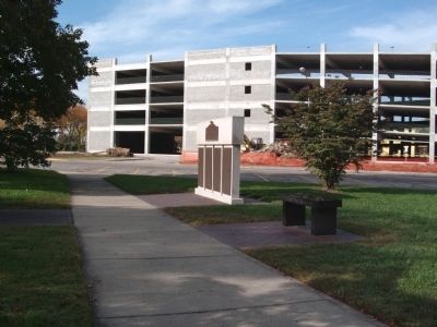 Wide View - - World War I Honor Roll & Veterans Memorial Marker image. Click for full size.