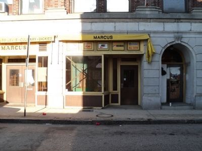 Marker at 15 Bank Street image. Click for full size.