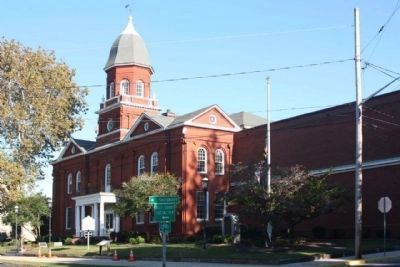 Snow Hill Town Marker and Courthouse image. Click for full size.