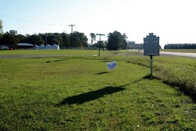 Buckhorn Quarters Marker, looking east image. Click for full size.