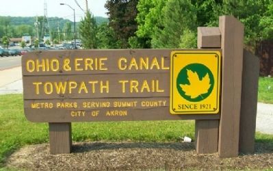 Ohio & Erie Canal Towpath Trail Metro Parks Sign image. Click for full size.