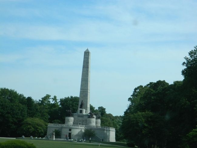 Lincoln Tomb Monument image. Click for full size.