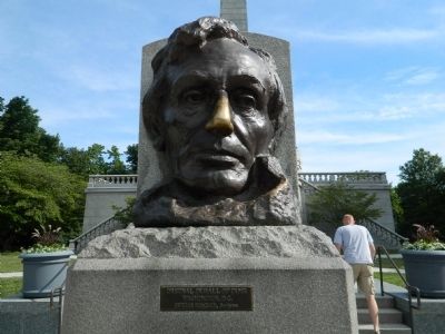 Abraham Lincoln Sculpture image. Click for full size.