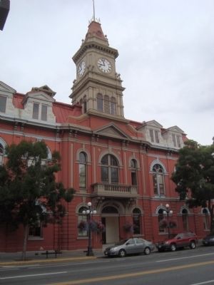 Victoria City Hall image. Click for full size.