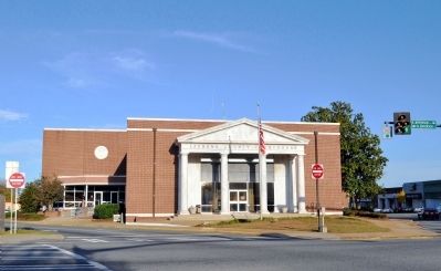 Laurens County Courthouse image. Click for full size.