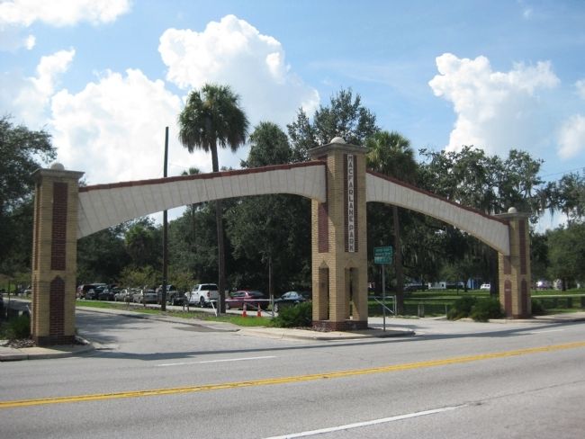 Macfarlane Park Archway image. Click for full size.
