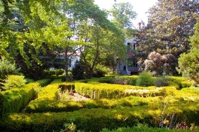 Boxwood Gardens image. Click for full size.