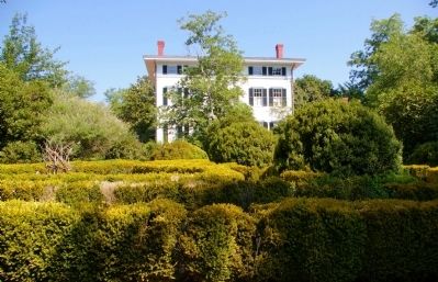 Boxwood Gardens image. Click for full size.