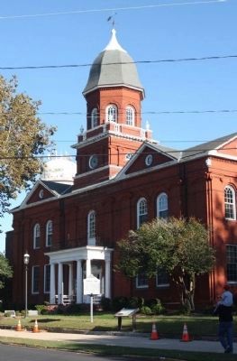 Snow Hill Town Marker and Courthouse image. Click for full size.