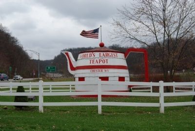 World's Largets Teapot image. Click for full size.