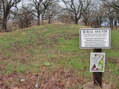 Nearby Burial Mounds image. Click for full size.