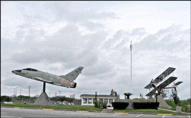 F-100F North American Super Sabre & Bi-Wing image. Click for full size.
