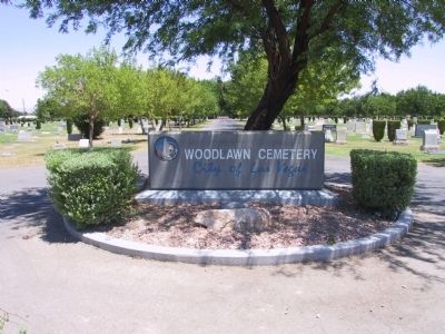 Woodlawn Cemetery image. Click for full size.