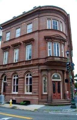 One Broad Street<br>Main Entrance image. Click for full size.