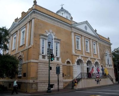 Old Exchange / Custom House and<br>Provost Dungeon (c. 1767-1771)<br>122 East Bay Street image. Click for full size.