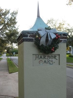 Harbor Oaks Neighborhood Entrance image. Click for full size.