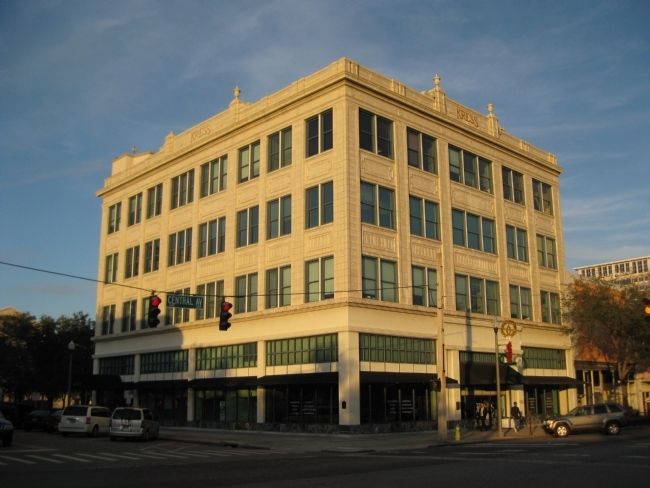 S. H. Kress and Co. Building image. Click for full size.