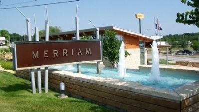 Merriam Visitors Bureau Sign on Shawnee Mission Parkway image. Click for full size.