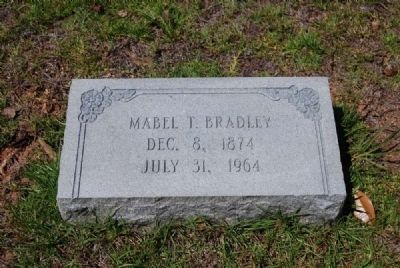 Mable T. Bradley Tombstone image. Click for full size.