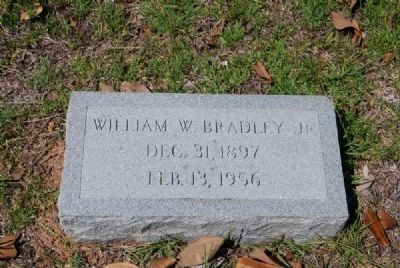 William W. Bradley, Jr. Tombstone image. Click for full size.