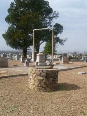 Long Cane Cemetery Well image. Click for full size.