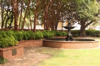 Memorial Fountain westside with WW IIMarker. Click for full size. Memorial Fountain westside with WW IIMarker image. Click for full size.