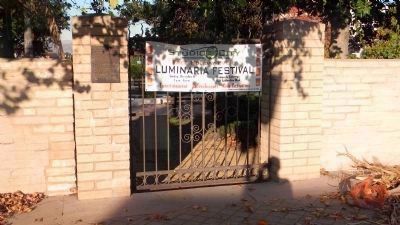 Campo de Cahuenga Gate and Marker image. Click for full size.