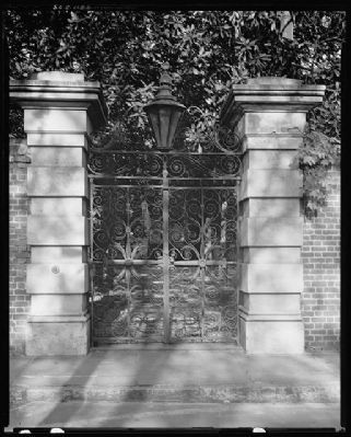32 Legare Street Sword Gate House image. Click for full size.