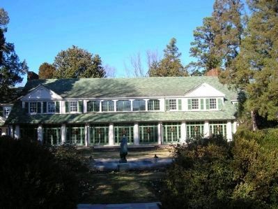 Reynolda House (center) image. Click for full size.