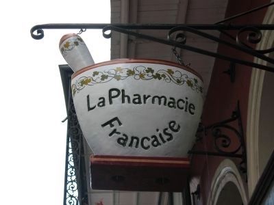 La Pharmacie Franchaise Sign image. Click for full size.