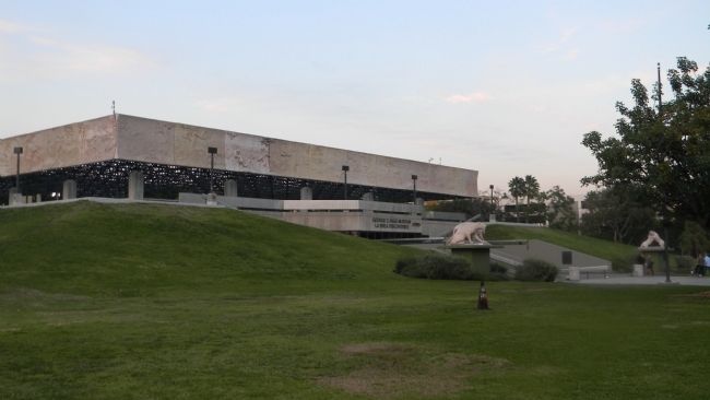 The George C. Page Museum: "Home of LaBrea Discoveries" image. Click for full size.