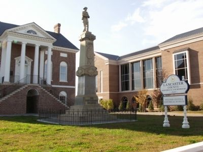 Lancaster County Courthouse Confederate Monument image. Click for full size.