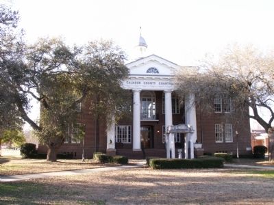 Calhoun County Courthouse image. Click for full size.