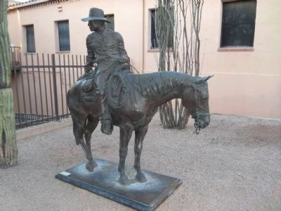 Close-Up of the Statue. Click for full size. Close-Up of the Statue image. Click for full size.