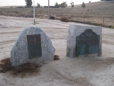Old Stage Road Marker next to the Fountain Springs Marker image. Click for full size.