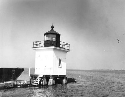 Cape Vincent Breakwater Lighthouse. Click for full size. Cape Vincent Breakwater Lighthouse image. Click for full size.