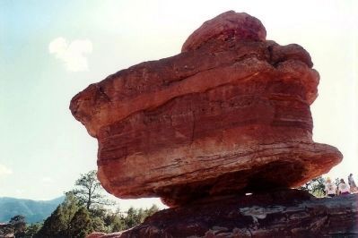 The Amazing Balanced Rock image. Click for full size.