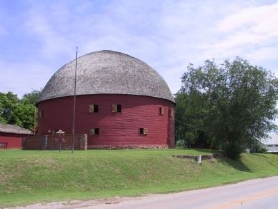 Arcadia Round Barn image. Click for full size.