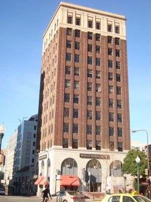 Chamber of Commerce/Wells Fargo Bank Building image. Click for full size.