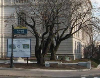 Adventurers Marker in front of Hartford City Hall image. Click for full size.