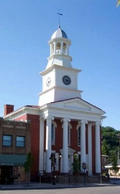 Historic Mifflin County Courthouse image. Click for full size.