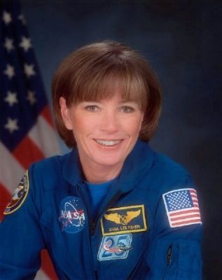 Dr. Anna Lee Fisher image. Click for full size.