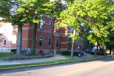 Huntingdon County Courthouse and Marker image. Click for full size.