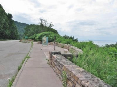 Reads Landing / Lake Pepin Scenic Overlook image. Click for full size.