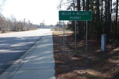 Miller H. Mellette Highway Marker, looking eastbound image. Click for full size.