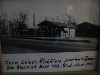 Former Richfield Service Station image. Click for full size.