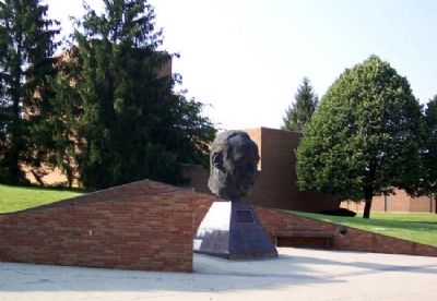 Paul Robeson Bust and Marker image. Click for full size.